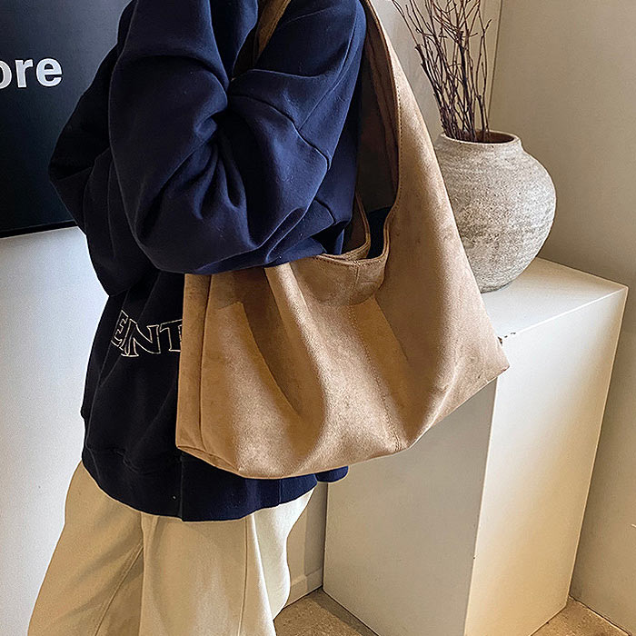 2792円 クーポンで！ 鞄 レディース ハンドバッグ スエード レザー 秋 冬 黒 おしゃれ シンプル 内ポケット 大容量 幅広持ち手 ボタン^ka-214^ | uricca | 04