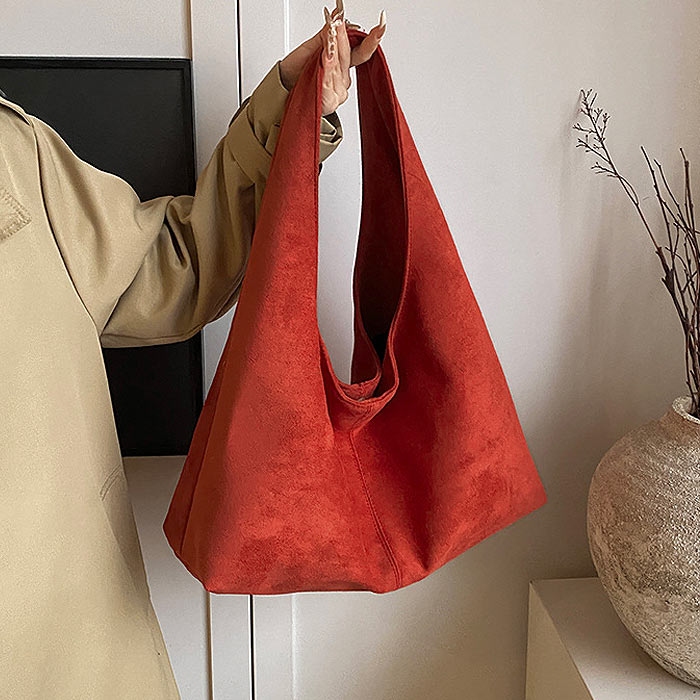 2792円 クーポンで！ 鞄 レディース ハンドバッグ スエード レザー 秋 冬 黒 おしゃれ シンプル 内ポケット 大容量 幅広持ち手 ボタン^ka-214^ | uricca | 05