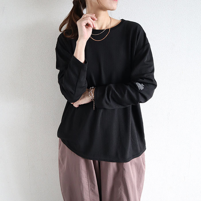 Tシャツ レディース トップス ロンT 長袖 エンボス 春 夏 秋 黒 白 おしゃれ かわいい 30代 40代 50代 無地 [郵3]^t1016-1^ | uricca | 01