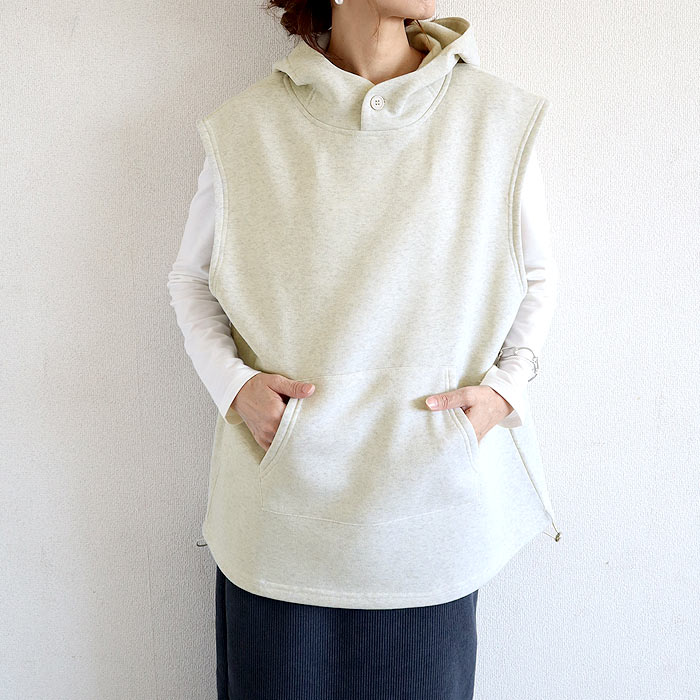 2596円 クーポンで！ ベスト トップス スウェット レディース 秋 冬 黒 おしゃれ ノースリーブ フード 裏起毛 重ね着 レイヤード 極暖[郵3]^t1123^ | uricca | 02