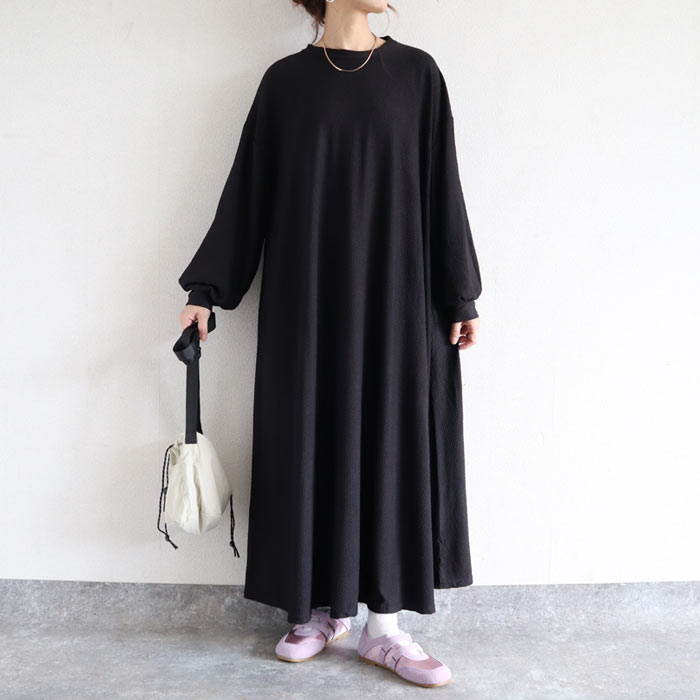 1832円 クーポンで！ ワンピース レディース Aライン エンボス素材 フレアワンピース 秋 黒 重ね着 ルームウェア ワンマイル ロング丈 ゆったり [郵3]^w725^ | uricca | 01