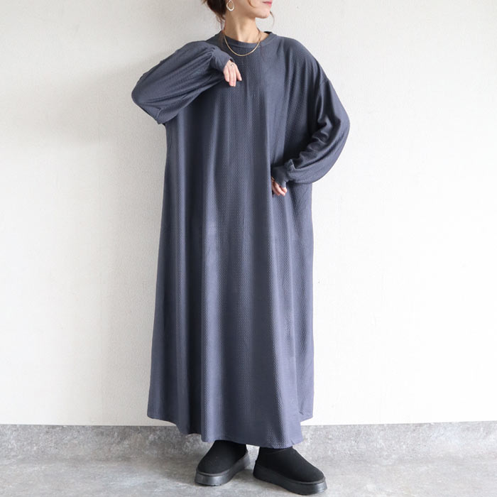 1832円 クーポンで！ ワンピース レディース Aライン エンボス素材 フレアワンピース 秋 黒 重ね着 ルームウェア ワンマイル ロング丈 ゆったり [郵3]^w725^ | uricca | 05