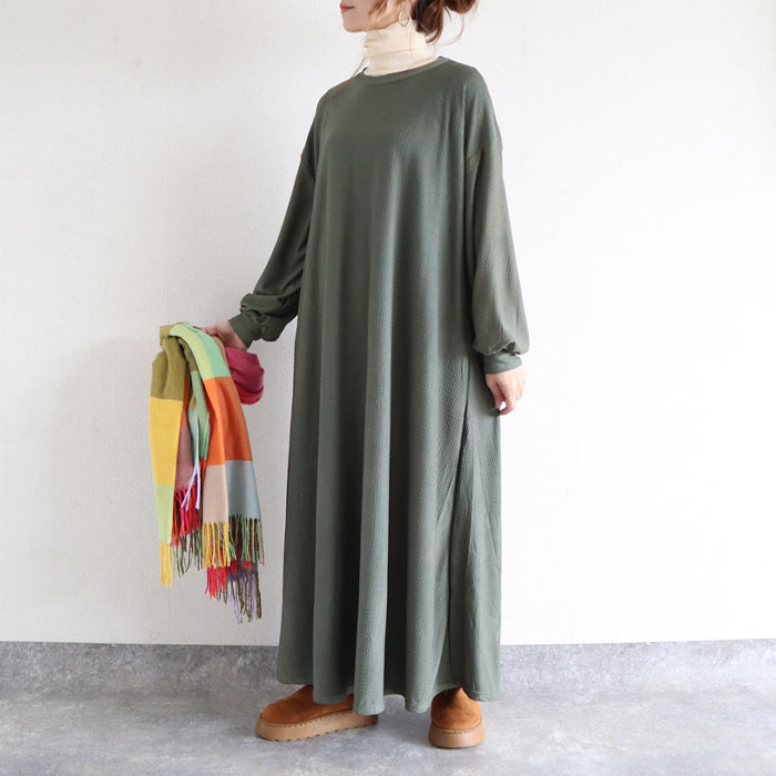 1832円 クーポンで！ ワンピース レディース Aライン エンボス素材 フレアワンピース 秋 黒 重ね着 ルームウェア ワンマイル ロング丈 ゆったり [郵3]^w725^ | uricca | 03