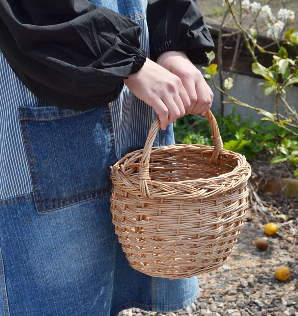 ウィッカーバスケット オーバル 模様 持ち手付き かご : ラタンハウス