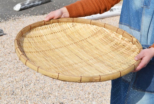 【完全手作り 】竹ざる 天日干しざる お椀型 古道具 　 2サイズセット 竹 干しざる lサイズ 皮竹材料 ござ目 天日干し : ラタンハウス