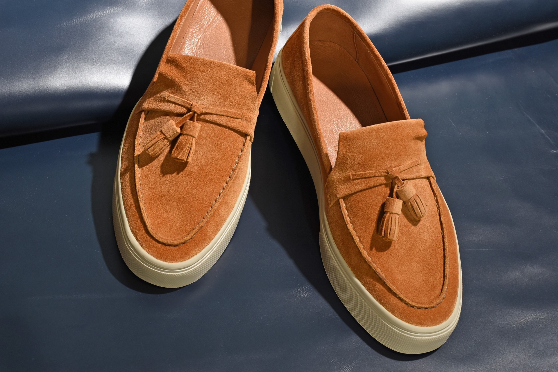 【新品未使用】gravis　タッセルローファー　スエード　ブラウン GRAVIS（グラヴィス）の「Gravis グラビス / ODJICK TASSEL