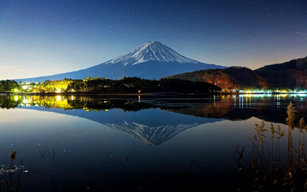 絵画風 壁紙ポスター (はがせるシール式) 星空の逆さ富士 富士山 夜景