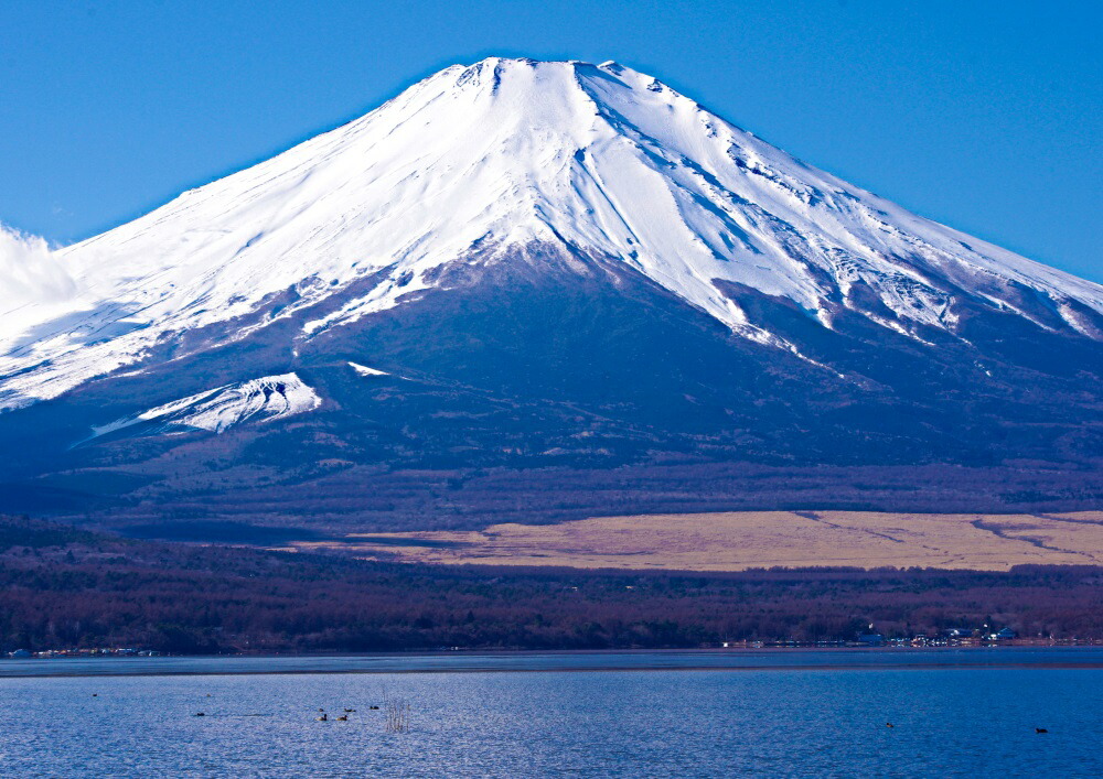 絵画風 壁紙ポスター (はがせるシール式) 冠雪の富士山と山中湖 白富士 裏富士 富士山 ふじやま キャラクロ FJS-050A2(A2版  594mm×420mm)＜日本製＞