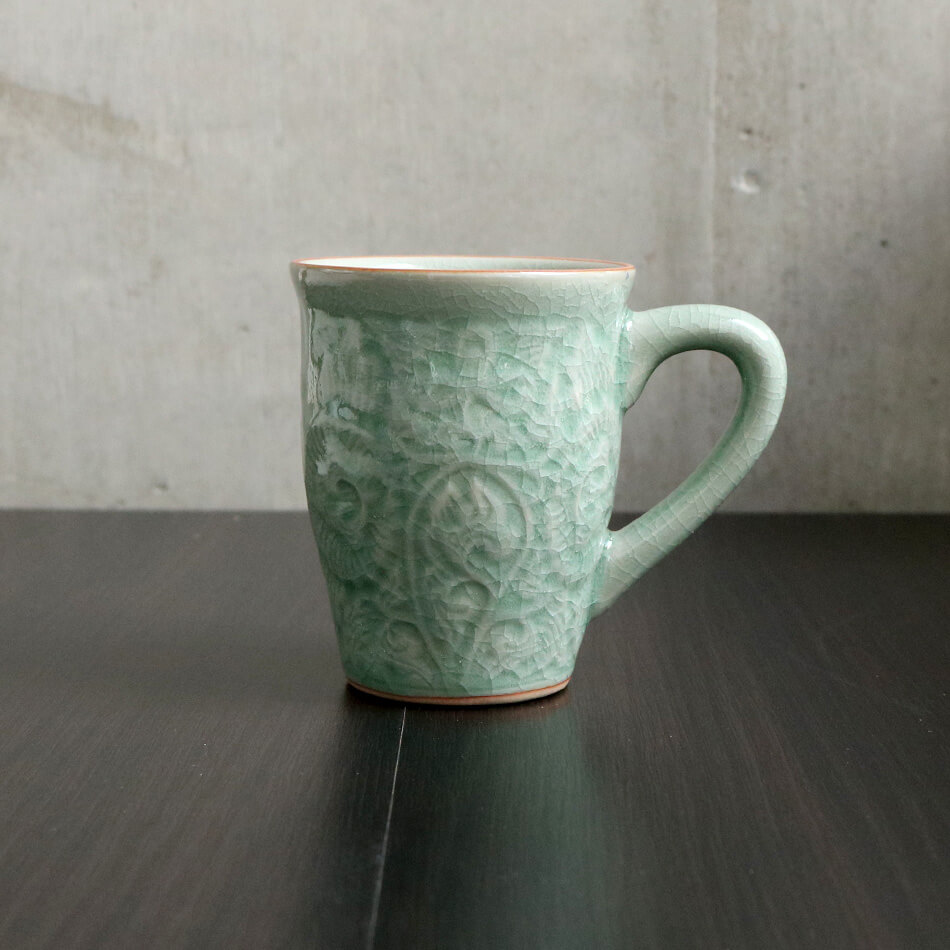 マグカップ 花柄のコーヒーコップ タイ セラドン焼 セラドン焼き タイ王国 グリーン 青緑 陶器 食器 器 おしゃれ 海外製 お土産 | ブランド登録なし | 02