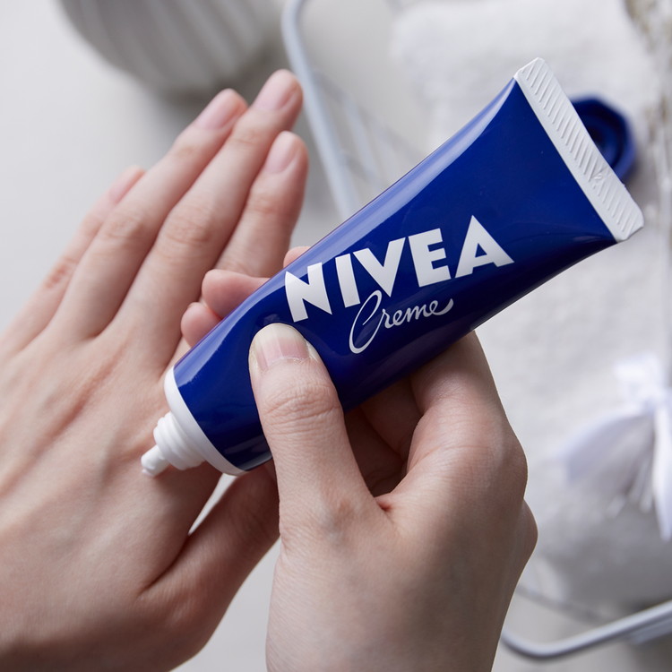 【マイマイコ】 ラフエリーナエクストラ　保湿クリーム30g ２個セット半額 NIVEAクリーム チューブ ニベア クリーム ギフト ラッピング 花王 KAO