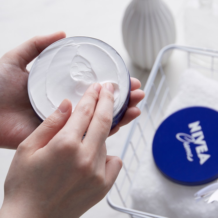 大切な人をまもりたい NIVEA 大缶&チューブ ニベア ギフト