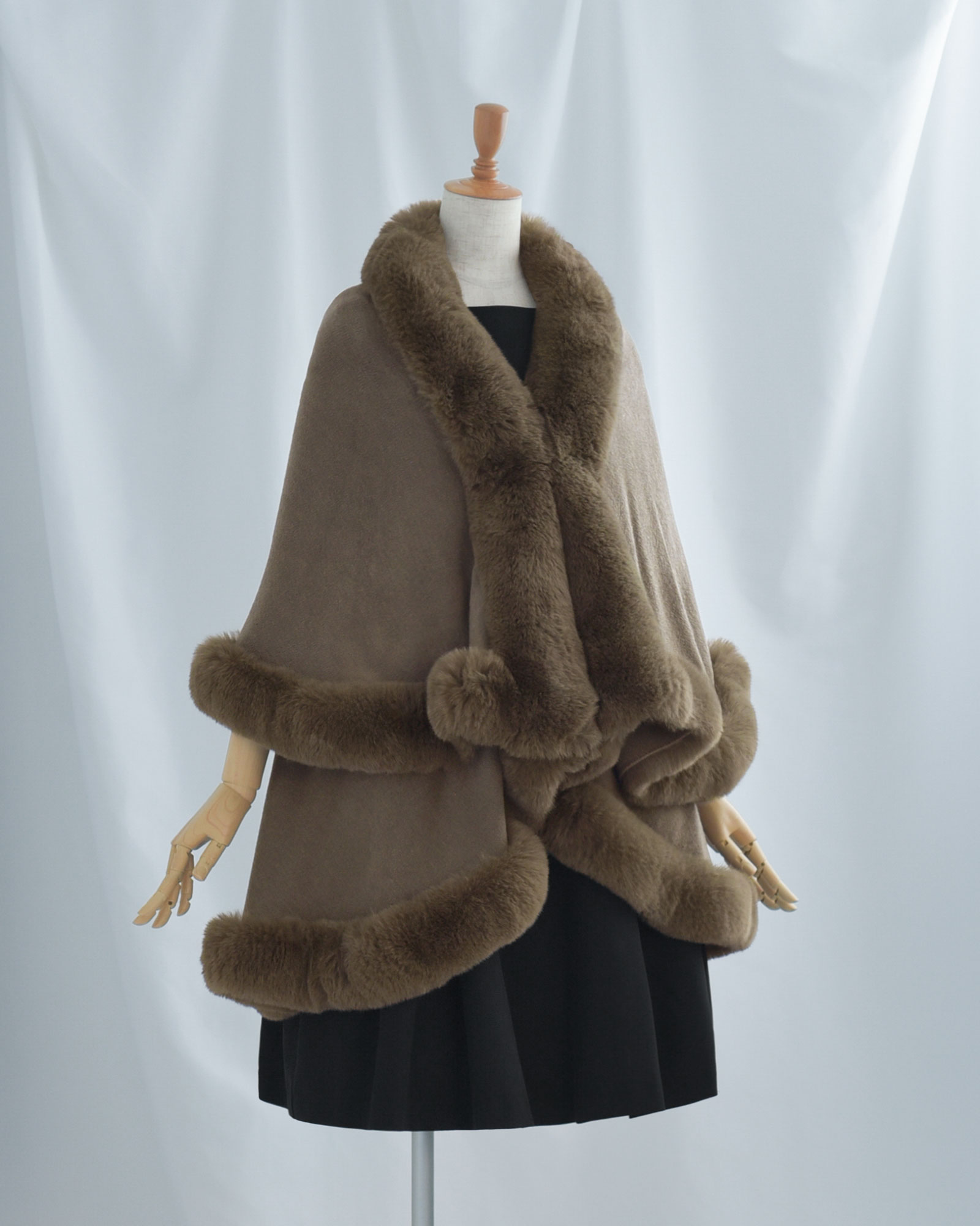 REGINA RISURRE（レジーナリスレ） 【エコファー エレガンス ケープ