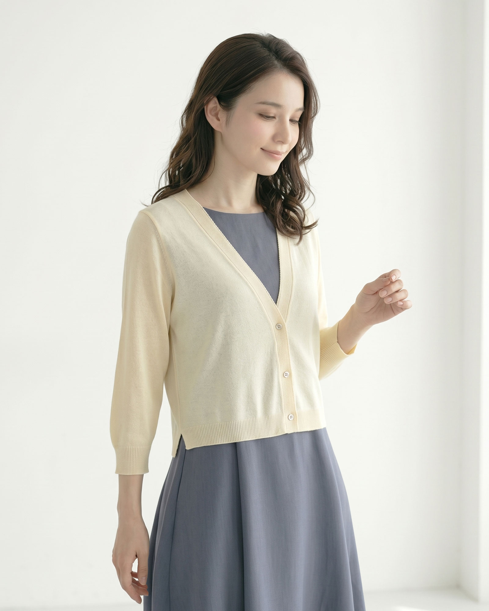 UVカット仕様の上品カーディガン。紫外線対策と冷房対策におすすめの軽やかな羽織り。レジーナ【神戸ワンピース専門店】