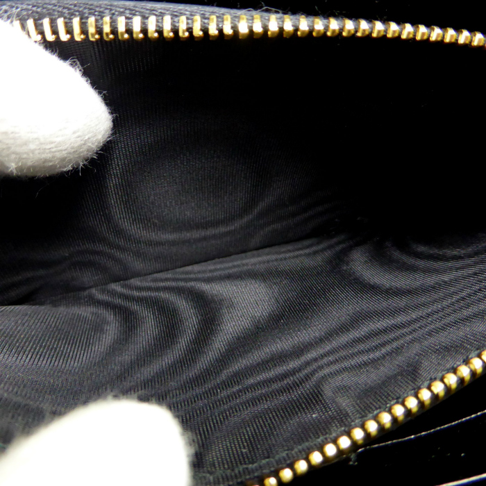 PRADA＊トライアングルロゴ ソフトルックスレザー 二つ折り財布 PRADA＊トライアングルロゴ ソフトルックスレザー 二つ折り財布
