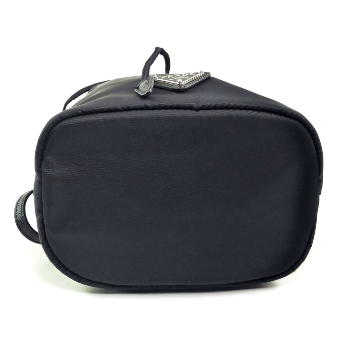 PRADA（プラダ） Re-Nylon テスート ナイロン ポーチ ドローストリング