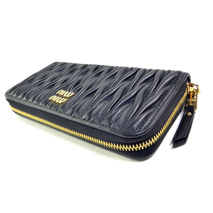 miu miu（ミュウミュウ） ラージ マテラッセ ナッパレザー ウォレット