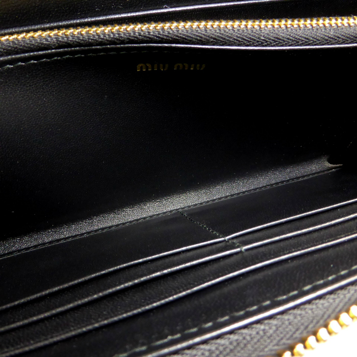 miu miu（ミュウミュウ） ラージ マテラッセ ナッパレザー ウォレット