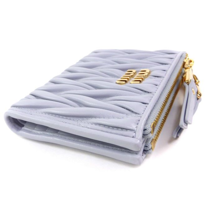 MIUMIU ミュウミュウ マテラッセ ビジュー コンパクト折り財布 グレー miu miu（ミュウミュウ） マテラッセ コンパクト 二つ折り 財布 5ML024