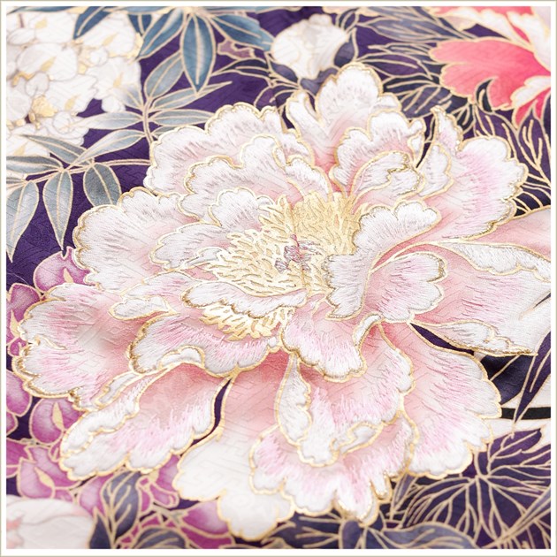 振袖　ベージュ　上品　豪華絢爛　刺繍　卒業式　成人式 最高級古典柄振袖 滝泰/最高級金彩刺繍絞り友禅 白/金 貝桶柄