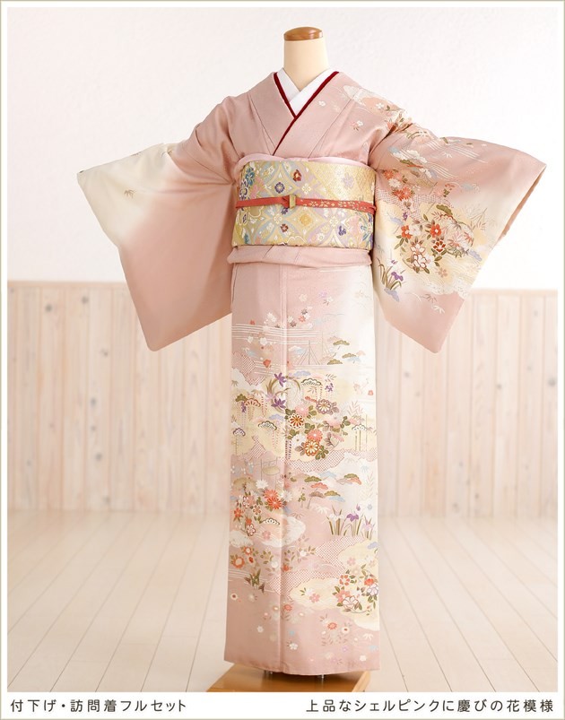 お宮参り 着物とドレス お宮参りの帰り道でのオフショット👘⛩ 暑かったので退院のとき