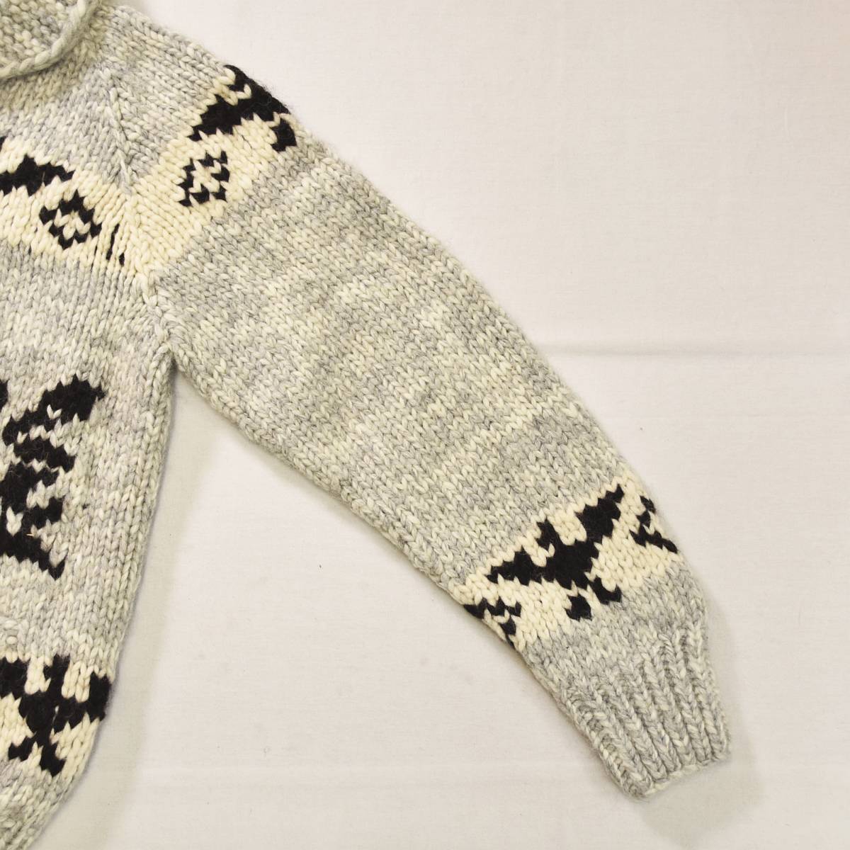 KANATA（カナタ） カナダ製 サンダーバード柄 フルジップアップ