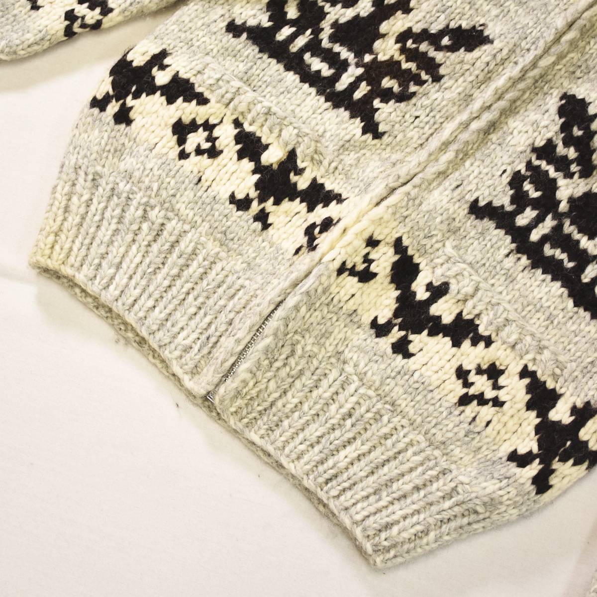 KANATA（カナタ） カナダ製 サンダーバード柄 フルジップアップ