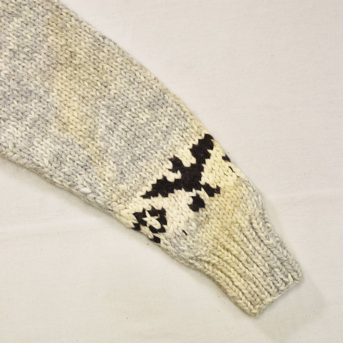 KANATA（カナタ） カナダ製 サンダーバード柄 フルジップアップ