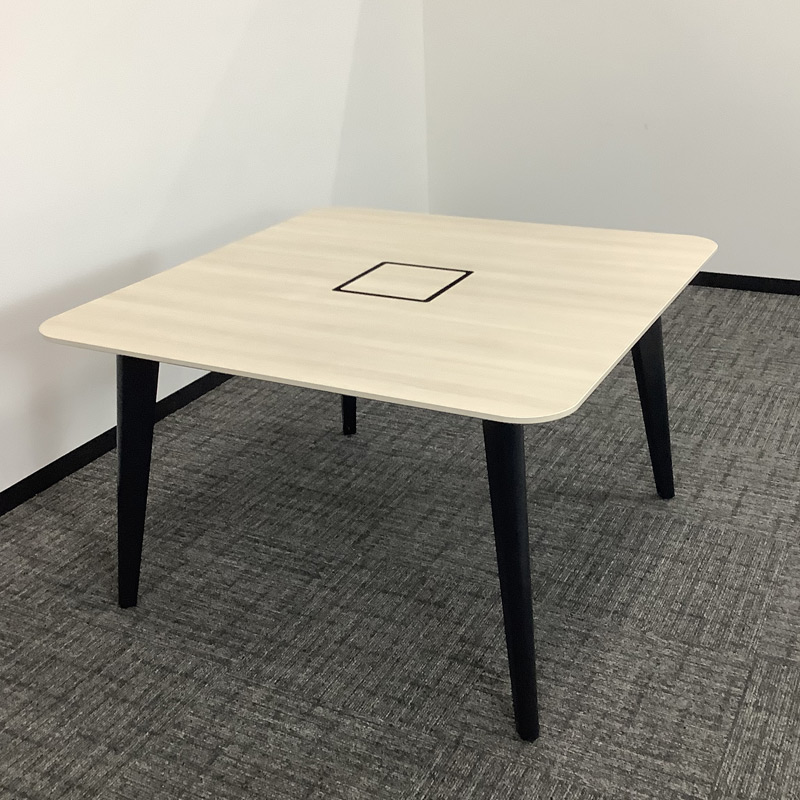 中古 スクエアテーブル オカムラ 幅120cm ナチュラル 木目 2022年製 地域限定送料無料 51-1T0992A