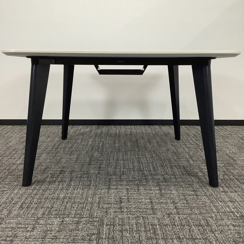 中古 スクエアテーブル オカムラ 幅120cm ナチュラル 木目 2022年製 地域限定送料無料 51-1T0992A