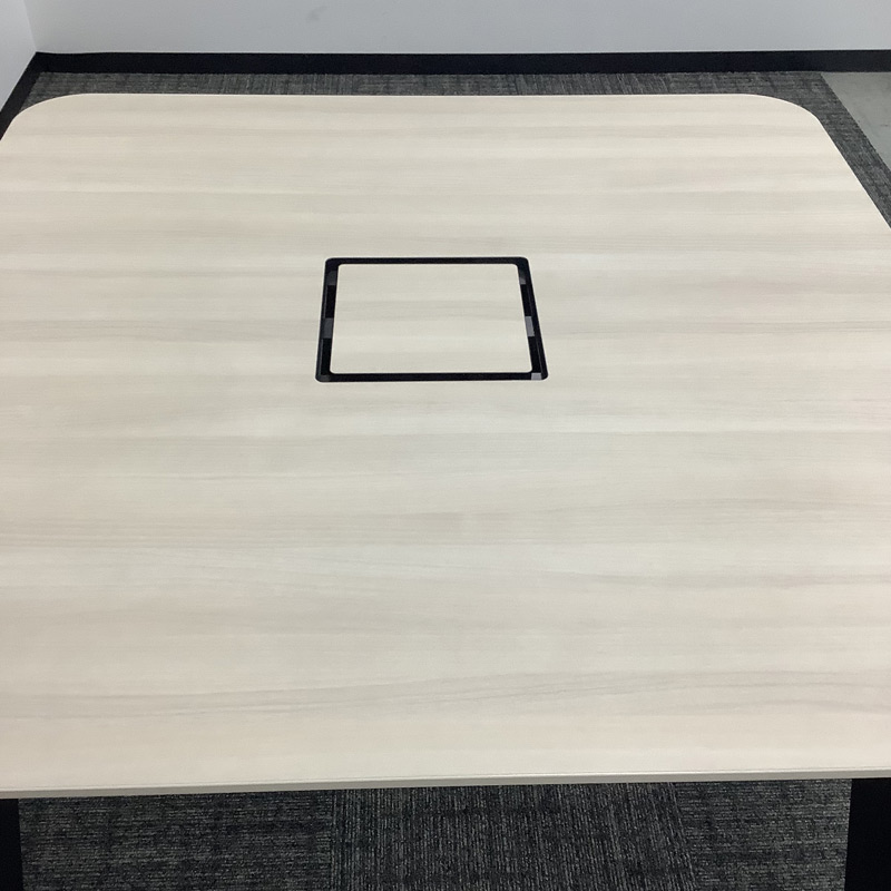 中古 スクエアテーブル オカムラ 幅120cm ナチュラル 木目 2022年製 地域限定送料無料 51-1T0992A