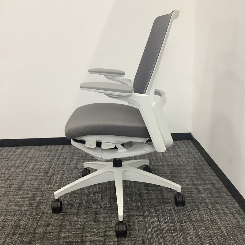 中古 オフィスチェアオカムラ 肘付 フィノラシリーズ グレー 地域限定送料無料