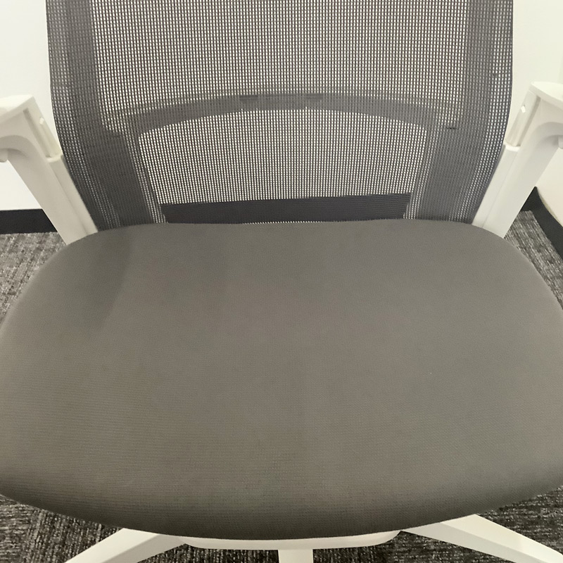 中古 オフィスチェアオカムラ 肘付 フィノラシリーズ グレー 地域限定送料無料