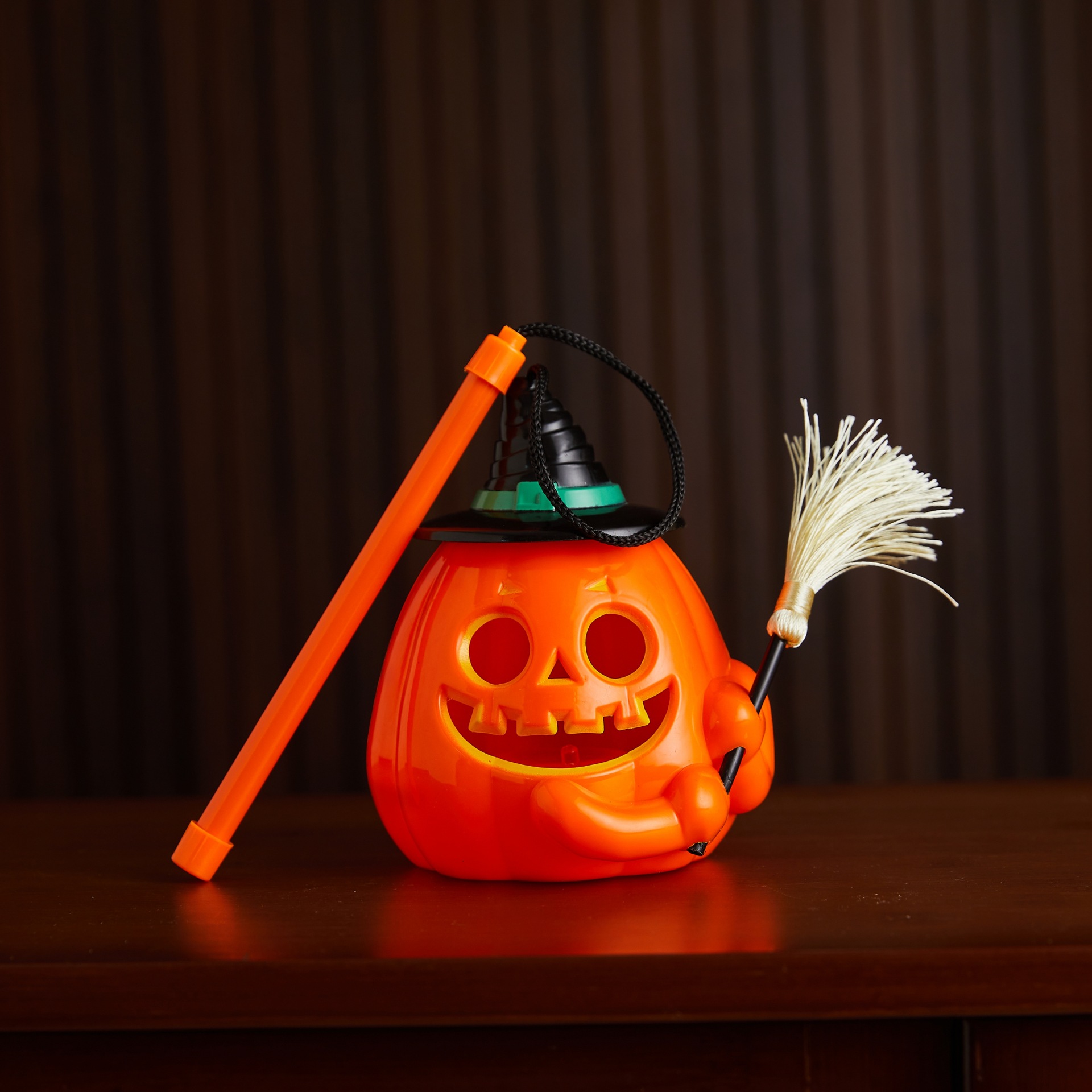 新作】ハロウィン かぼちゃランタン LEDライト付き 手持ち棒付き 照明