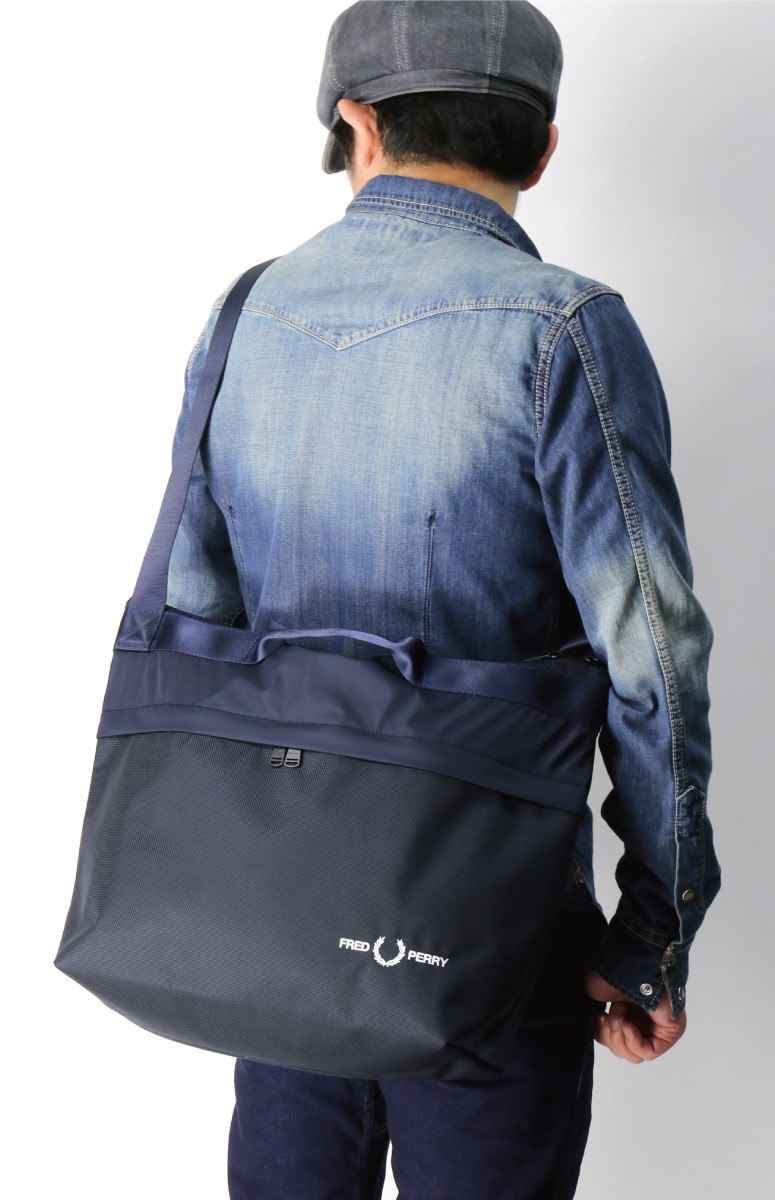 美品⭐︎FRED PERRY ネイビー　2WAYボストンバック FRED PERRY フレッドペリー 2way ボストンバッグ 大容量