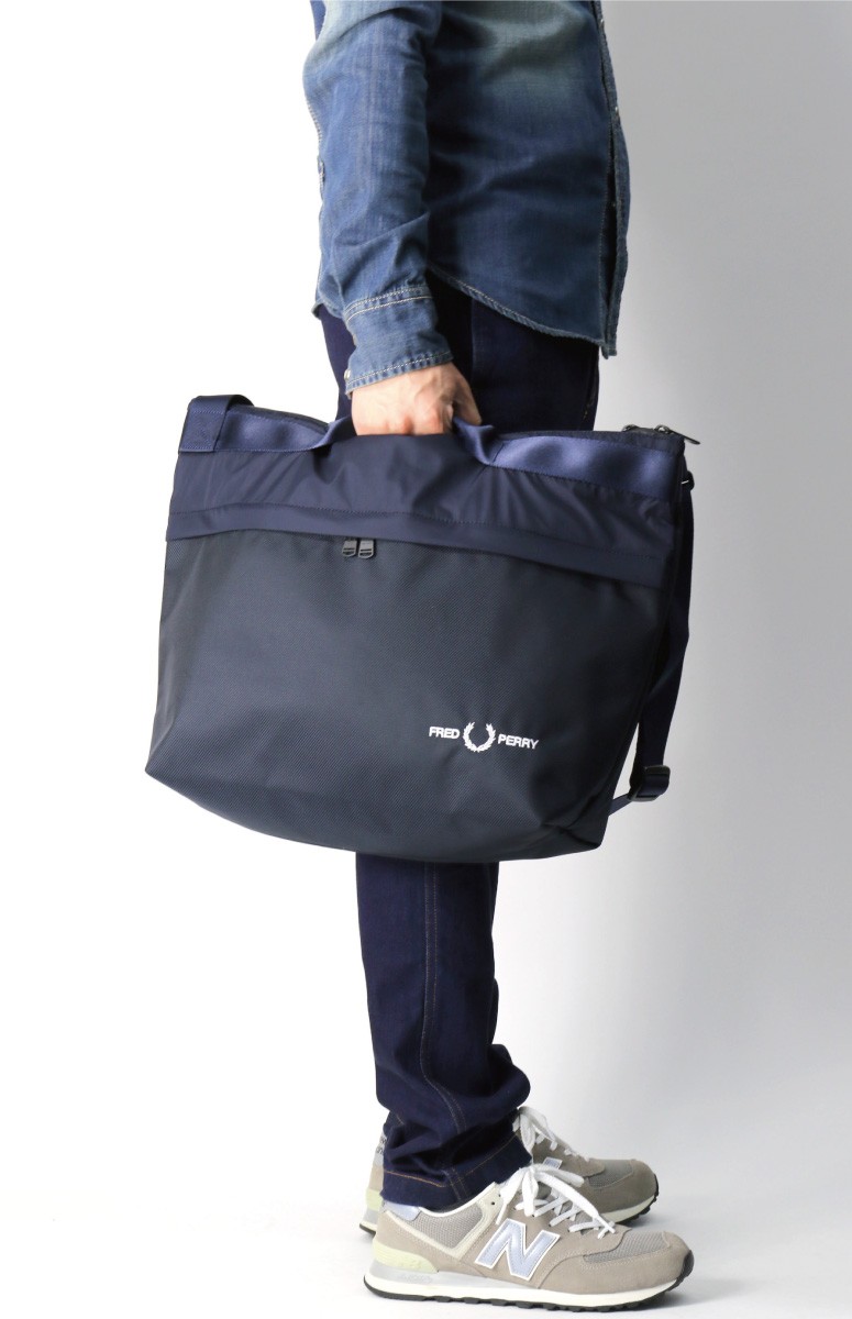 美品⭐︎FRED PERRY ネイビー　2WAYボストンバック FRED PERRY フレッドペリー 2way ボストンバッグ 大容量