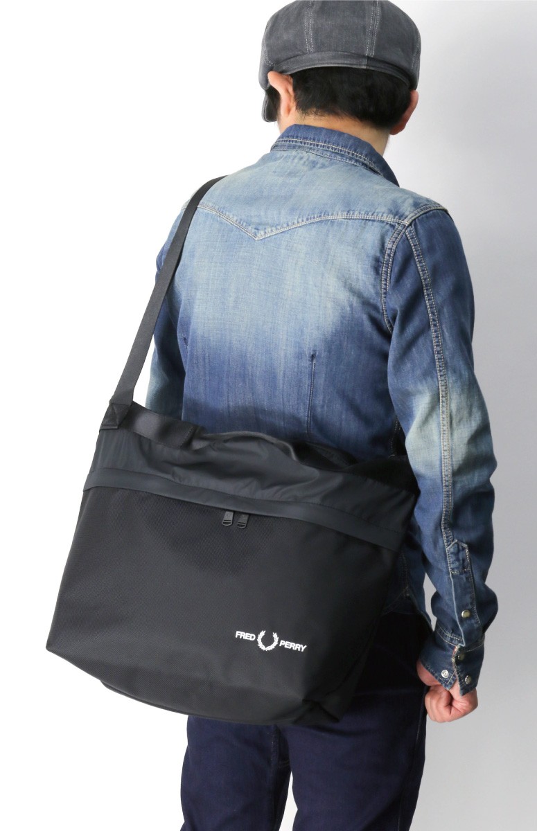 フレッドペリー メッセンジャーバッグ ショルダー 斜めがけ レザー キャンバス FRED PERRY (フレッドペリー) テクスチュード ショルダーバッグ