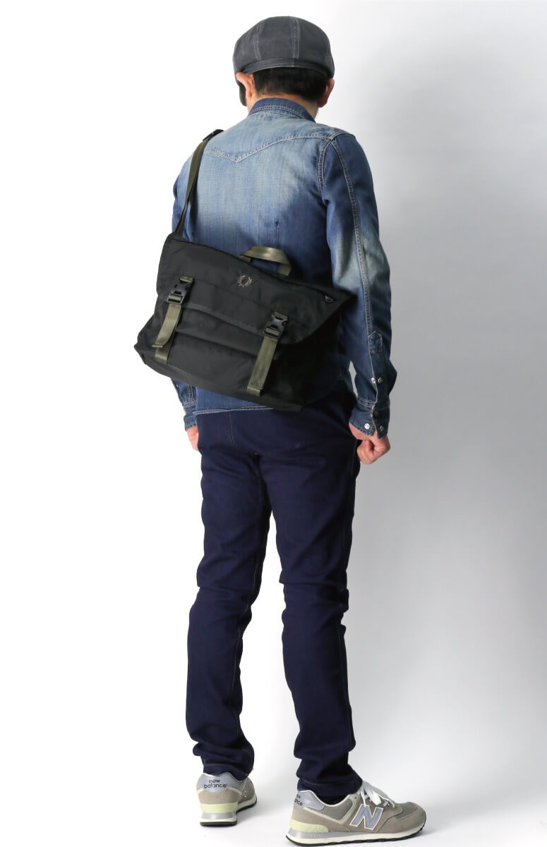 【関税込み】Fred Perry メッセンジャー バッグ & サッチェル Tumbled Leather Side Bag(1SZ 102：BLACK): | FRED PERRY JAPAN