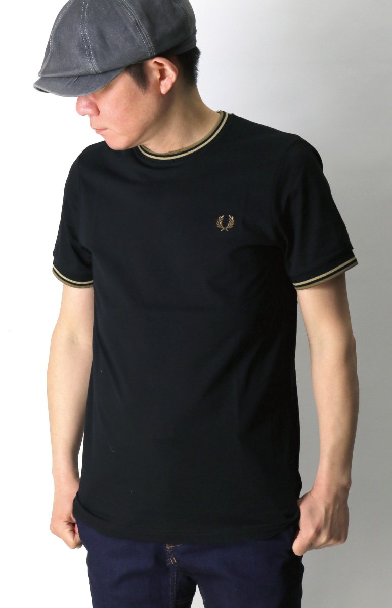 【FRED PERRY】月桂冠 バック プリント Tシャツ ※送関込 FRED PERRY】月桂冠 バック プリント Tシャツ ※送料無 (FRED