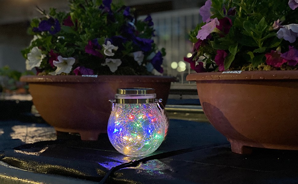 鮮やかな「4色LED」