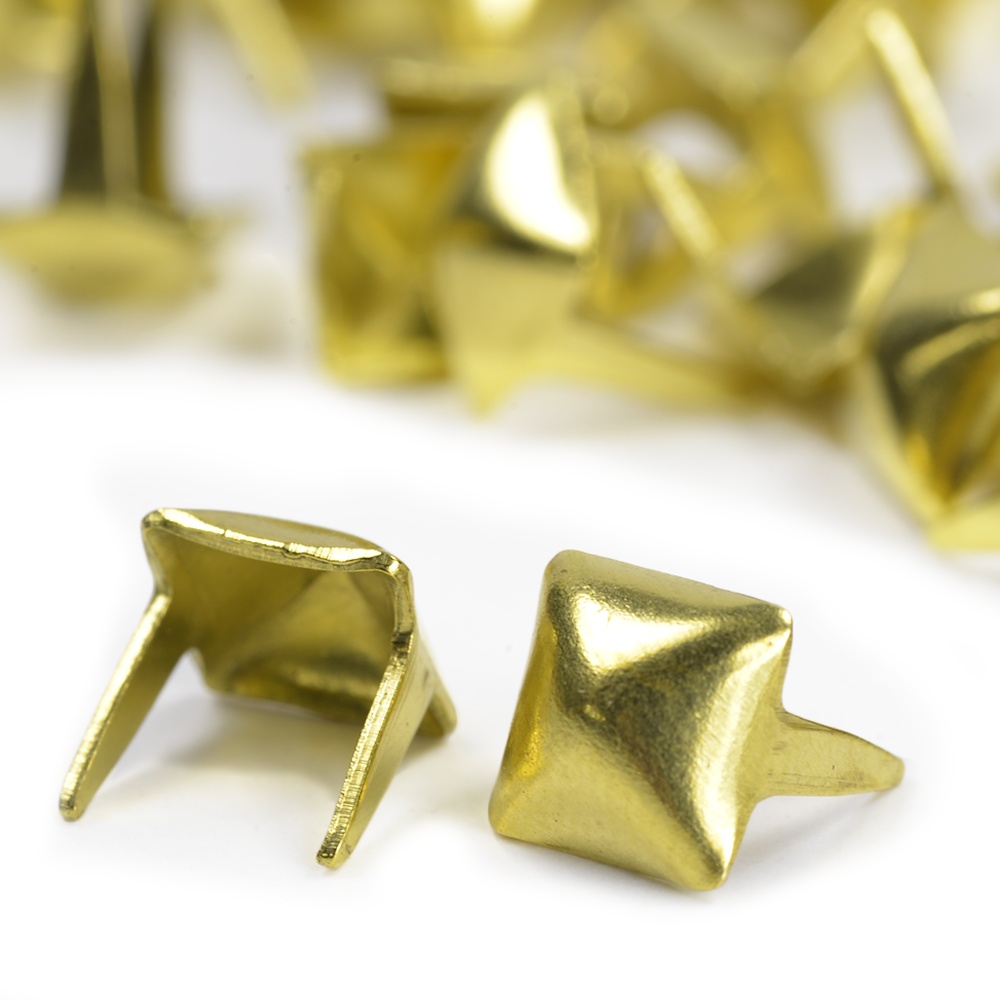 ピラミッド型 スタッズ 2爪 7mm [ ニッケルシルバー / 1個 ] スタッズ