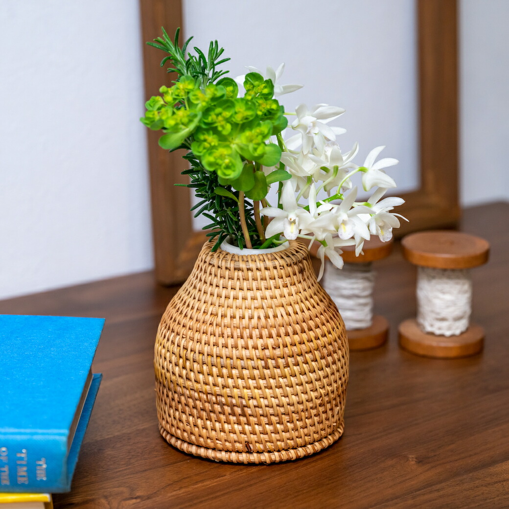 ラタン皮籐細工 花籠 花入 伝統工芸品口径15幅34高さ31下口径19美品 ラタン フラワーベース 籐 陶器 花瓶 花びん 一輪挿し 小 籠