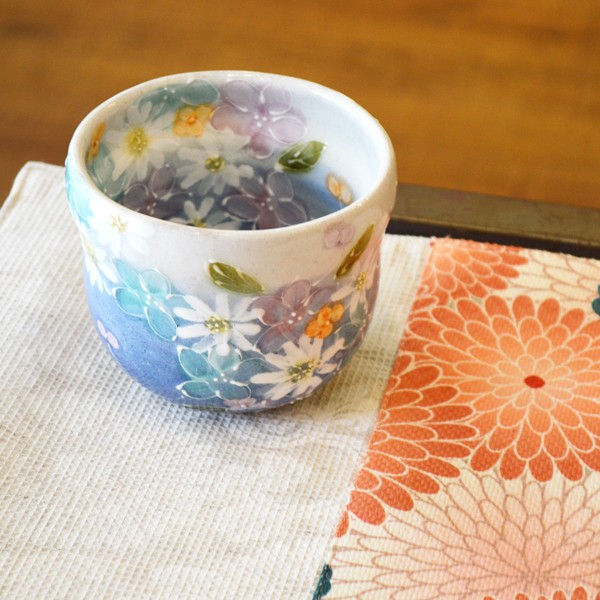 工房ゆずりは 福々碗 瓢型 白絵花紋 瀬戸焼 花柄 優しい感性