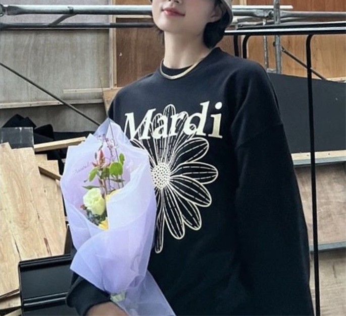 Mardi Mercredi マルディメクルディ パーカー SWEATSHIRT