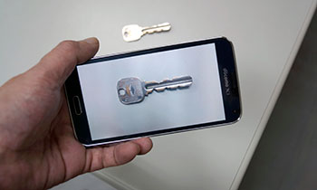 鍵番号をスマホで撮影