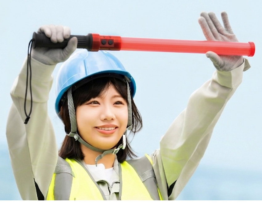 誘導棒 伸び縮 点灯します LED 誘導棒 おすすめ 高輝度 明るい 電池式 赤色 交通誘導 点灯 点滅