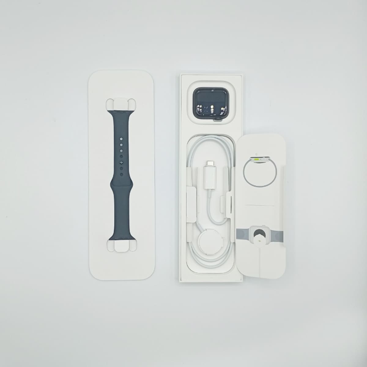 アップルウォッチ Apple Watch A2722 中古 ストレージ32GB RETINAディスプレイ ミッドナイト スターライト GPS 40mmの画像