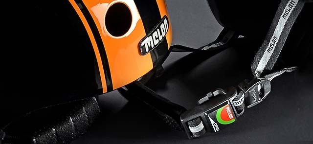 信頼のfidlock バックル