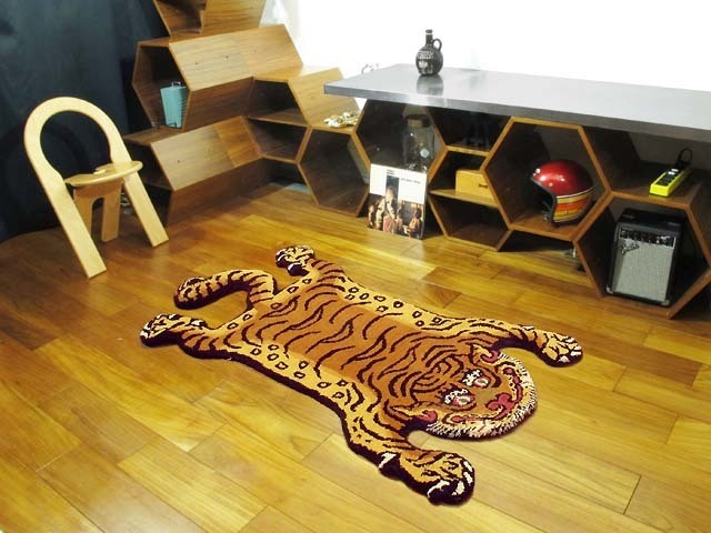 チベタン タイガー ラグ マット 【L】Tibetan Tiger Rug 虎型 160cm