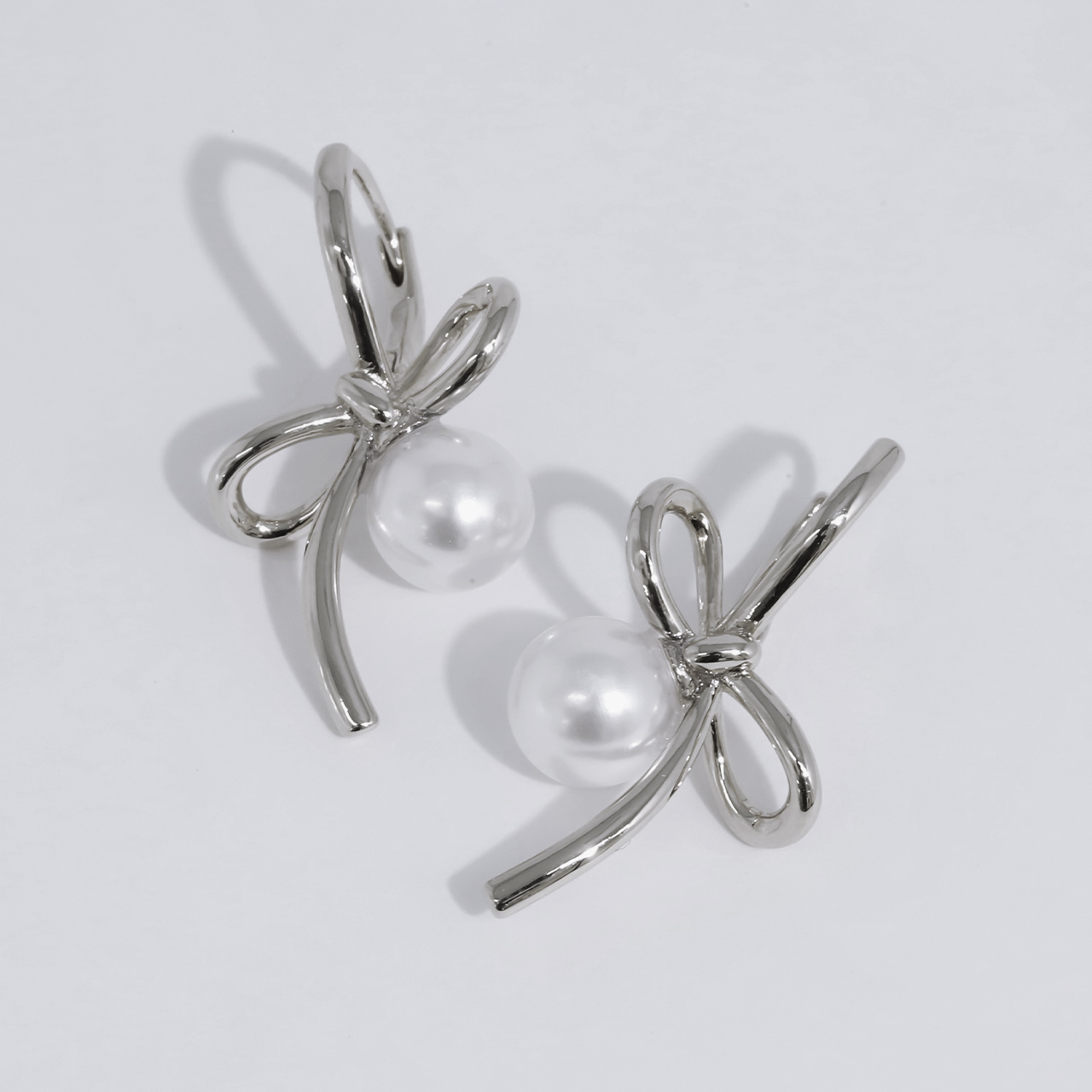 ピアス リボン パール リングピアス フープ レディース 上品 キャッチレス かわいい 18K 『両耳用・2個セット』 | 凛 RIN | 01