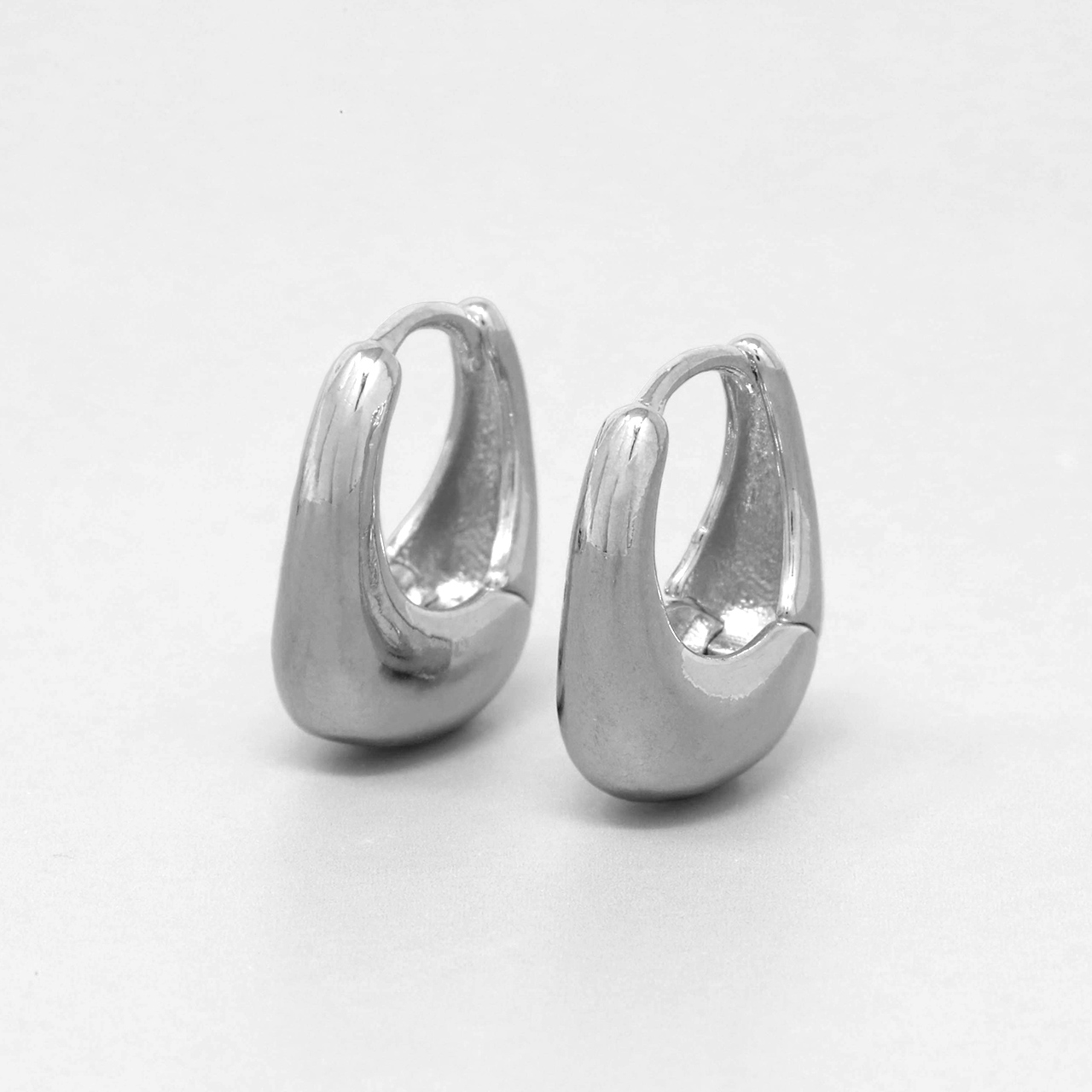 りりリンク オーダーピアス(残金) 凛 RIN ピアス リングピアス しずく 雫 大きめ ドロップ 上品 フープ